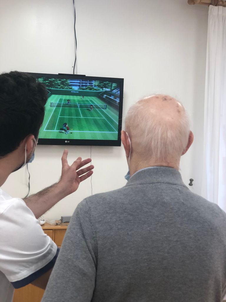 Video games: an excellent functional and cognitive therapy for older people