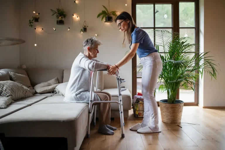 Dementia with Lewy bodies: Symptoms and stages